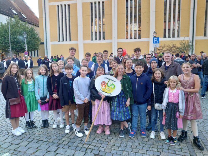 Ministranten beim Gallimarktausmarsch