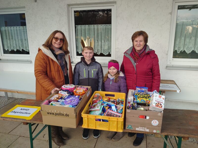 Sternsinger spenden an Tafel