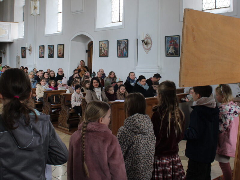 Karfreitgsliturgie der Erstkommunionkinder